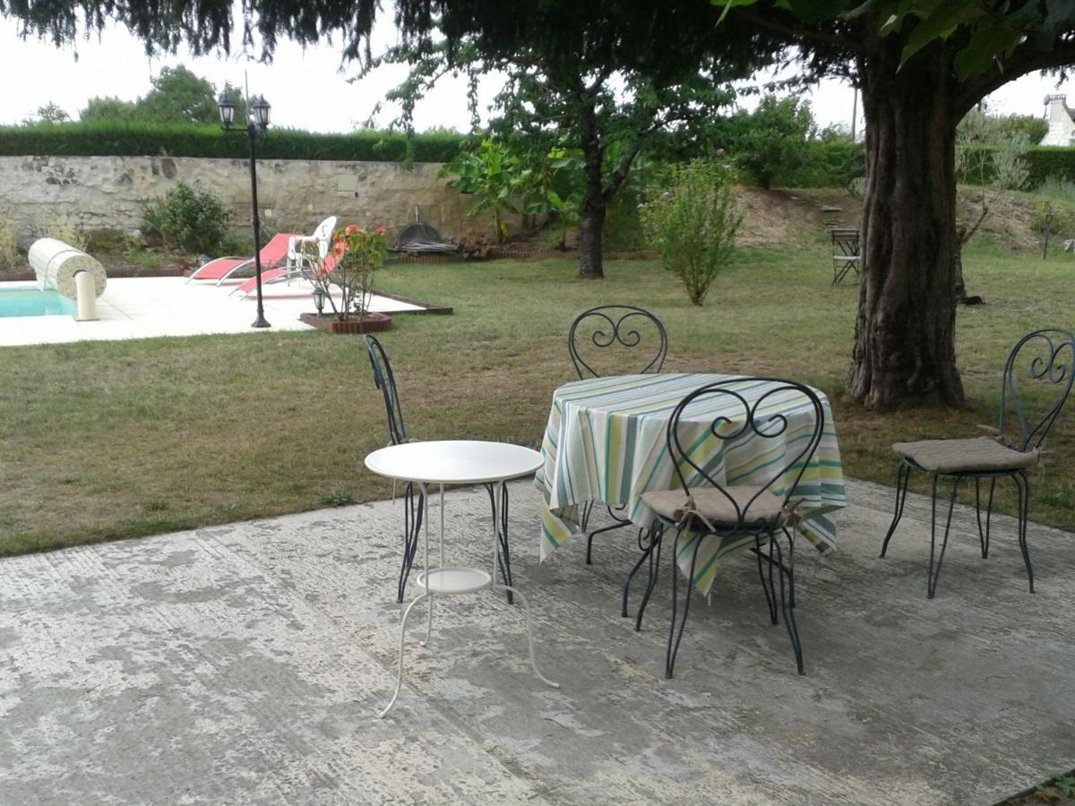 La Recre Bed and Breakfast Restigné Exteriör bild